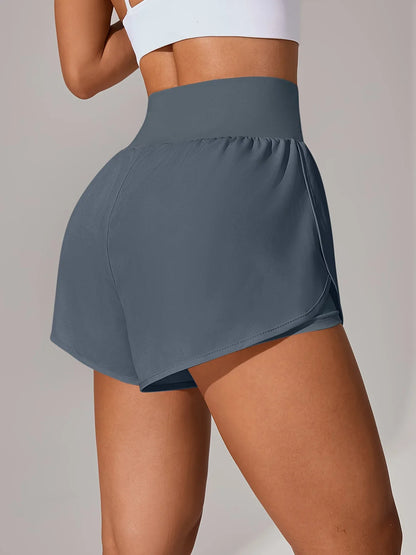 מכנסי יוגה לנשים – מכנסי ספורט קצרים עם חגורת מותן גבוהה ובד נושם בכל הצבעים - Kleerix בד נושם, גמיש, יוגה, לא שקוף, מותן גבוהה, מכנס, מתייבש מהר, ספורט, שורטס