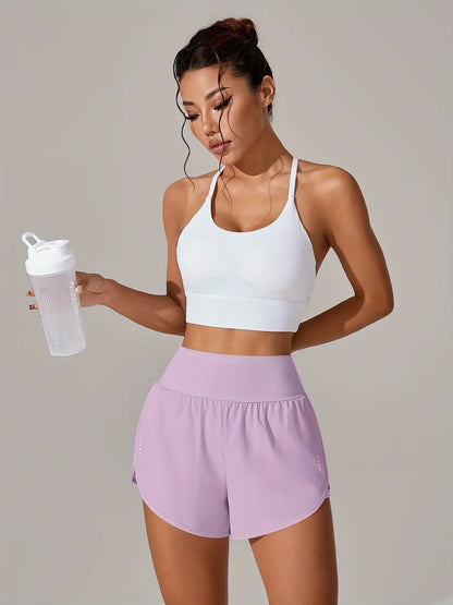 מכנסי יוגה לנשים – מכנסי ספורט קצרים עם חגורת מותן גבוהה ובד נושם בכל הצבעים - Kleerix בד נושם, גמיש, יוגה, לא שקוף, מותן גבוהה, מכנס, מתייבש מהר, ספורט, שורטס