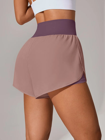 מכנסי יוגה לנשים – מכנסי ספורט קצרים עם חגורת מותן גבוהה ובד נושם בכל הצבעים - Kleerix בד נושם, גמיש, יוגה, לא שקוף, מותן גבוהה, מכנס, מתייבש מהר, ספורט, שורטס