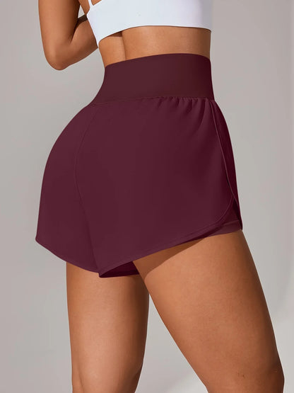 מכנסי יוגה לנשים – מכנסי ספורט קצרים עם חגורת מותן גבוהה ובד נושם בכל הצבעים - Kleerix בד נושם, גמיש, יוגה, לא שקוף, מותן גבוהה, מכנס, מתייבש מהר, ספורט, שורטס