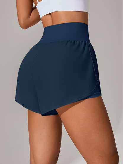 מכנסי יוגה לנשים – מכנסי ספורט קצרים עם חגורת מותן גבוהה ובד נושם בכל הצבעים - Kleerix בד נושם, גמיש, יוגה, לא שקוף, מותן גבוהה, מכנס, מתייבש מהר, ספורט, שורטס